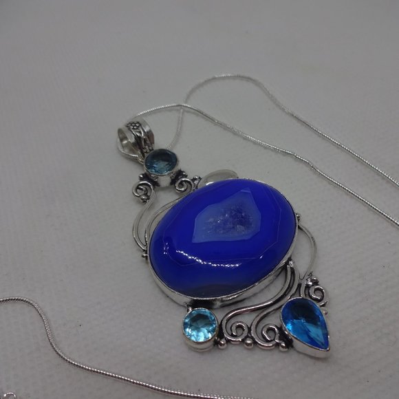 Beautiful "BLUE GEODE DRUZY & TOPAZ" Handmade Sterling Pendant on a 18" Chain - Picture 3 of 3